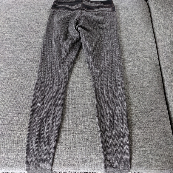 Lululemon winder under herringbone - Picture 5 of 5